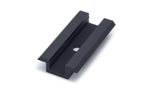 Middle terminals for solar modules